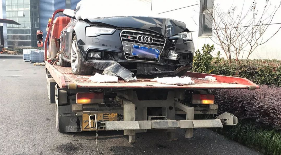 通縣汽車解體廠正規(guī)拖車！